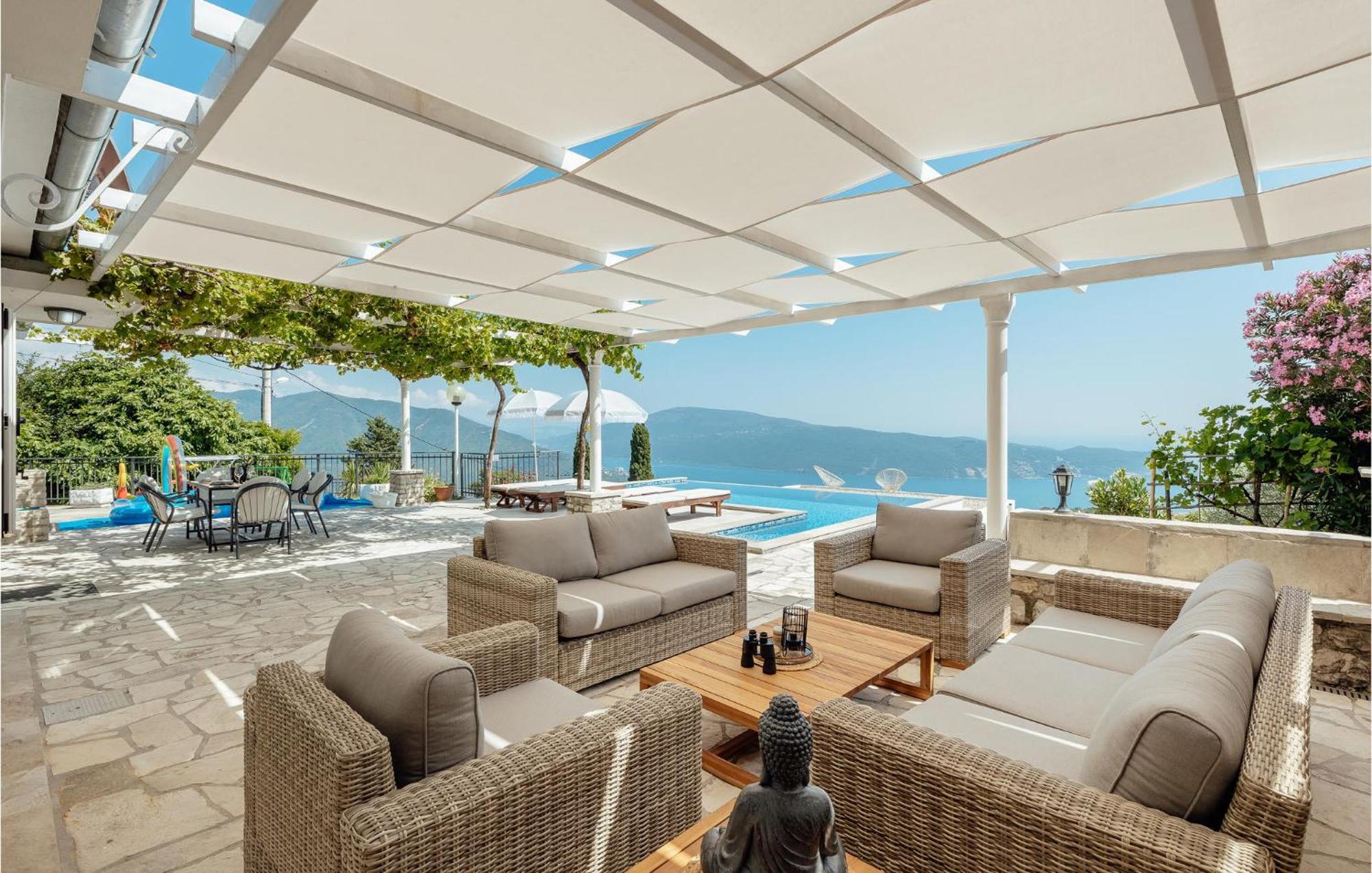 Amazing Home In Herceg Novi With House Sea View Екстериор снимка