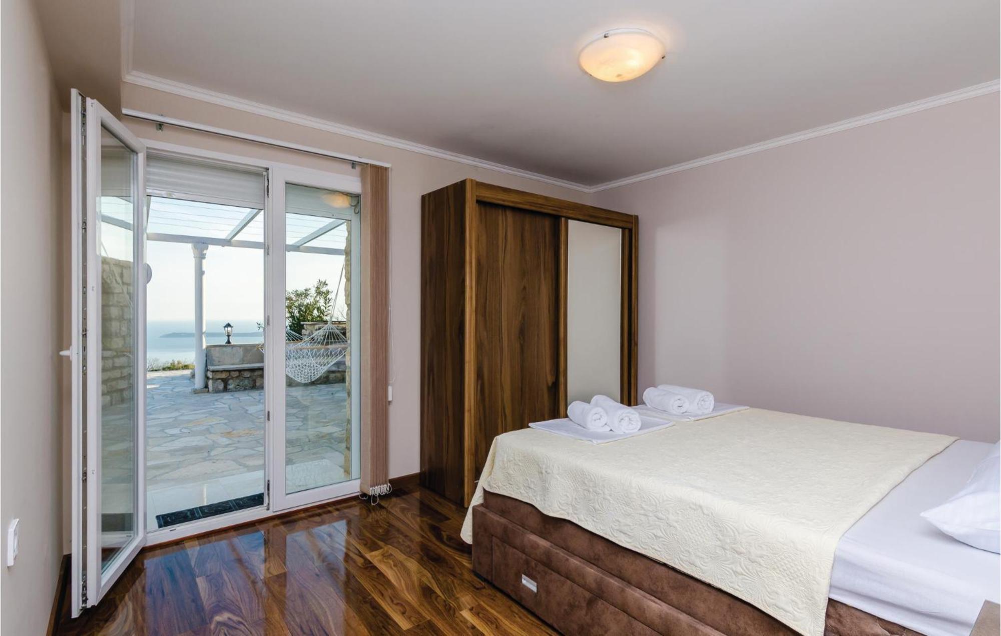 Amazing Home In Herceg Novi With House Sea View Екстериор снимка